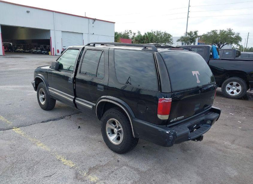 Photo 3 of 2001 Chevrolet Blazer LT (VIN 1GNCS13W812125497)