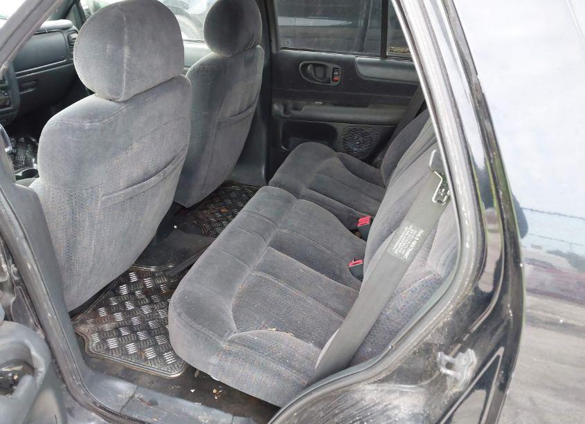 Photo 8 of 2001 Chevrolet Blazer LT (VIN 1GNCS13W812125497)