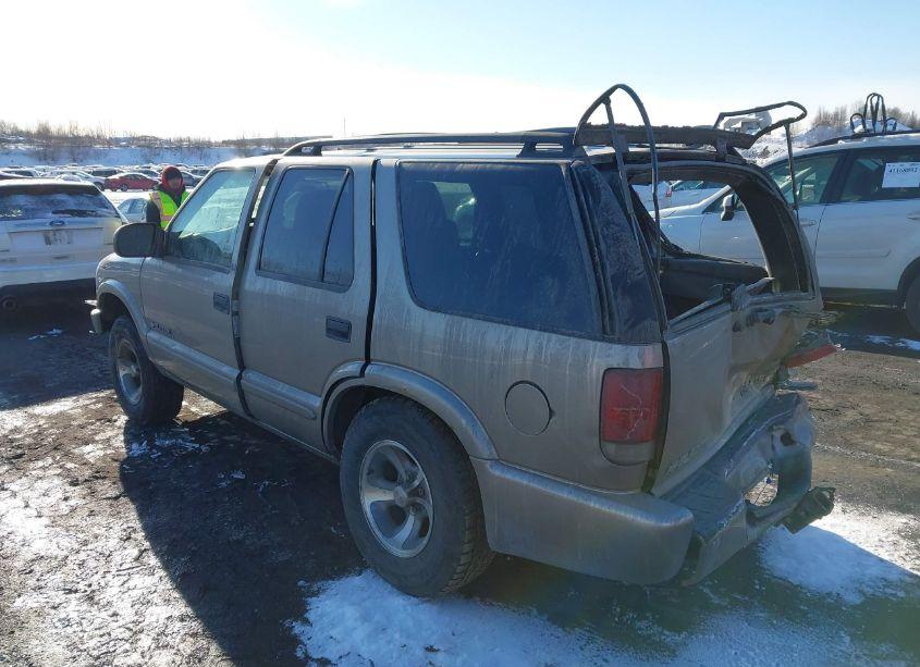 Photo 3 of 2002 Chevrolet Blazer LS (VIN 1GNCS13W82K122584)