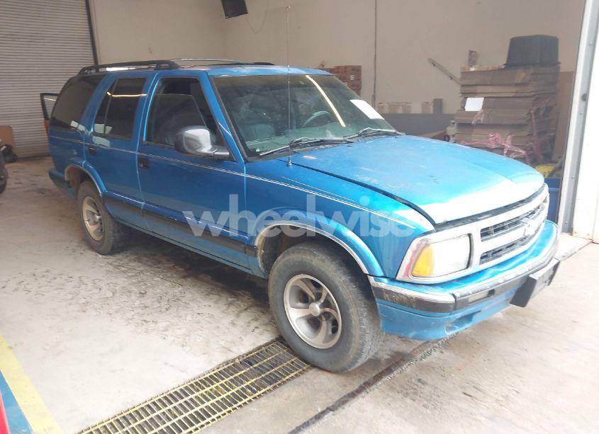 1995 Chevrolet Blazer (VIN 1GNCS13W8S2114825) main photo