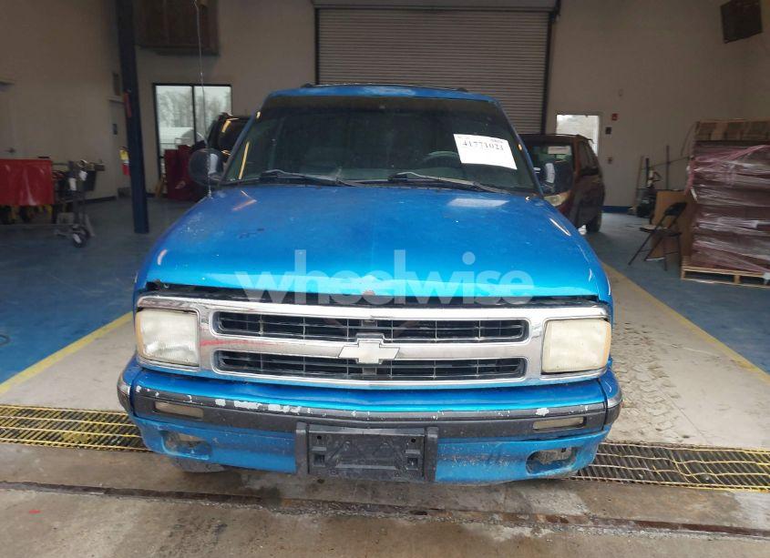 Photo 6 of 1995 Chevrolet Blazer (VIN 1GNCS13W8S2114825)