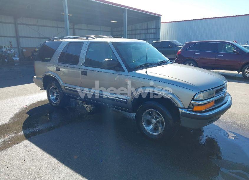 2001 Chevrolet Blazer LT (VIN 1GNCS13W912113858) main photo