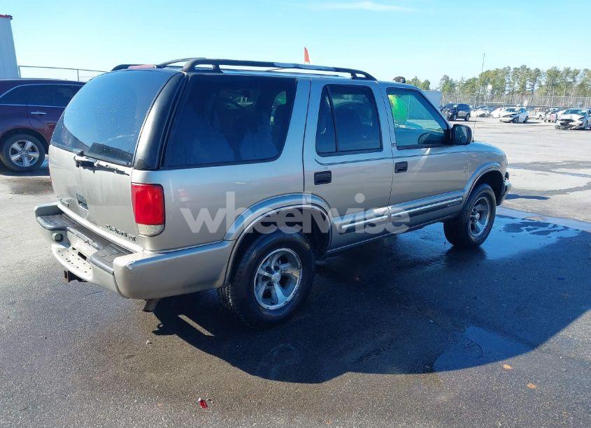 Photo 4 of 2001 Chevrolet Blazer LT (VIN 1GNCS13W912113858)