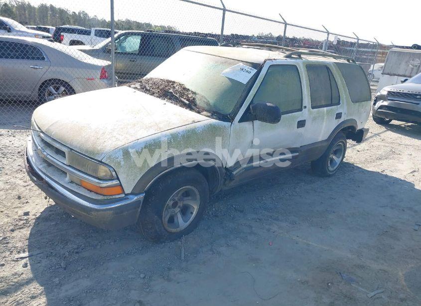 Photo 2 of 1999 Chevrolet Blazer LT (VIN 1GNCS13W9X2130068)
