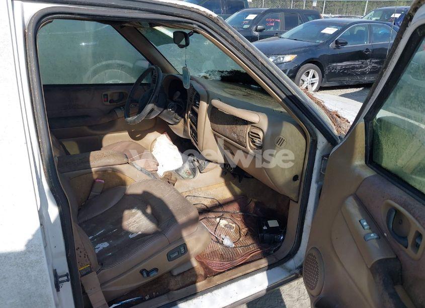 Photo 5 of 1999 Chevrolet Blazer LT (VIN 1GNCS13W9X2130068)