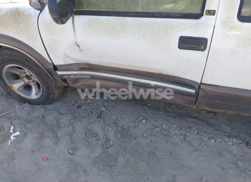 Photo 6 of 1999 Chevrolet Blazer LT (VIN 1GNCS13W9X2130068)