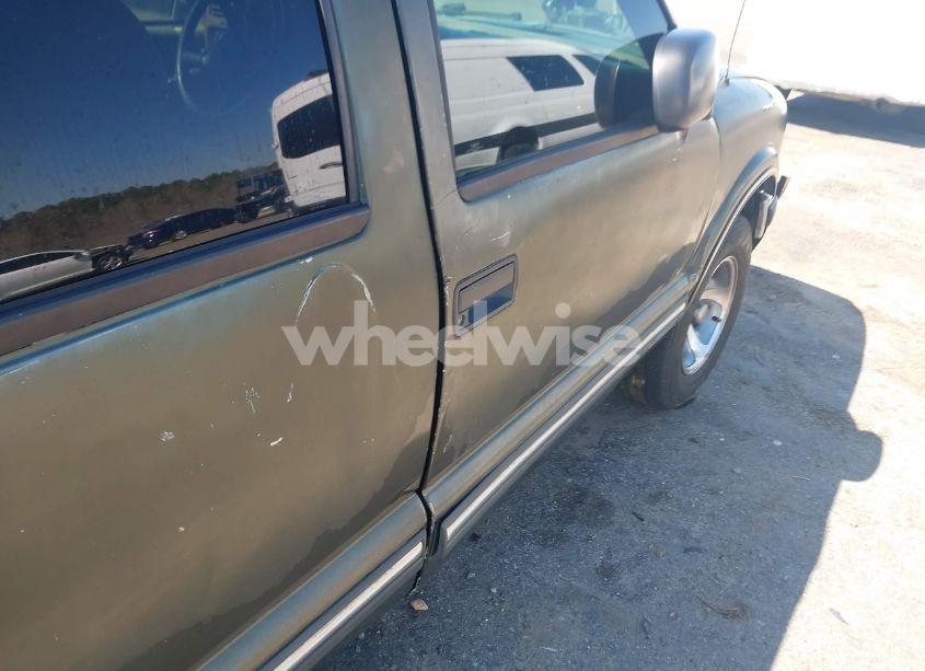 Photo 17 of 2001 Chevrolet Blazer LT (VIN 1GNCS13WX12137232)