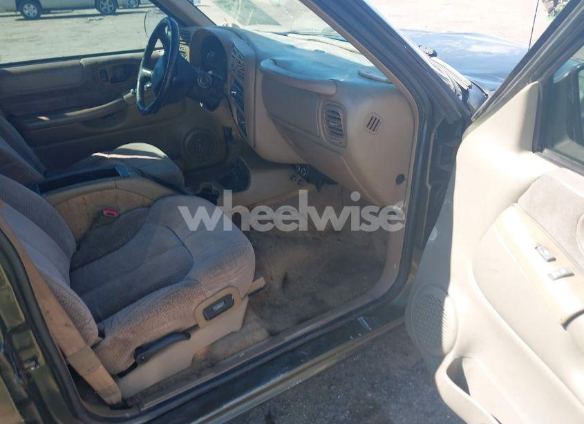 Photo 5 of 2001 Chevrolet Blazer LT (VIN 1GNCS13WX12137232)