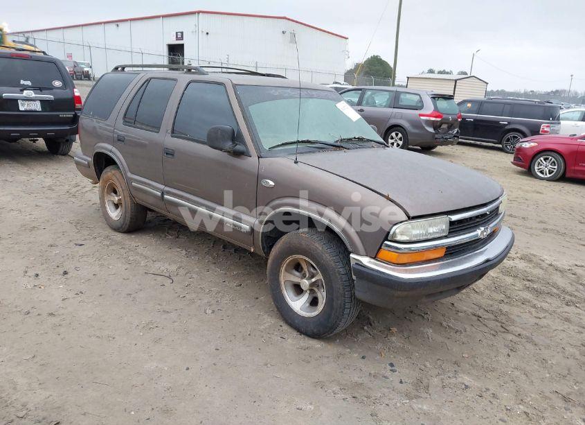 1999 Chevrolet Blazer LS (VIN 1GNCS13WXX2117149) main photo