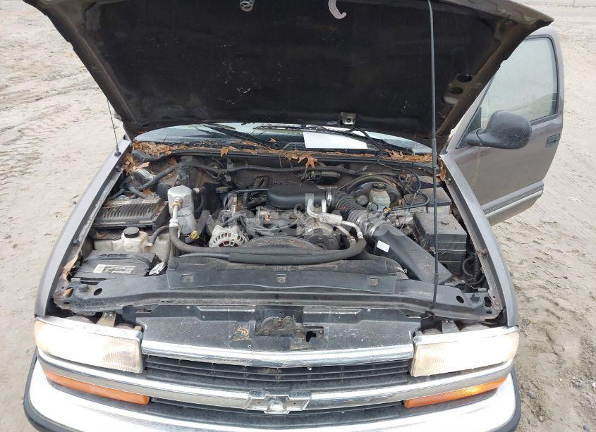 Photo 10 of 1999 Chevrolet Blazer LS (VIN 1GNCS13WXX2117149)