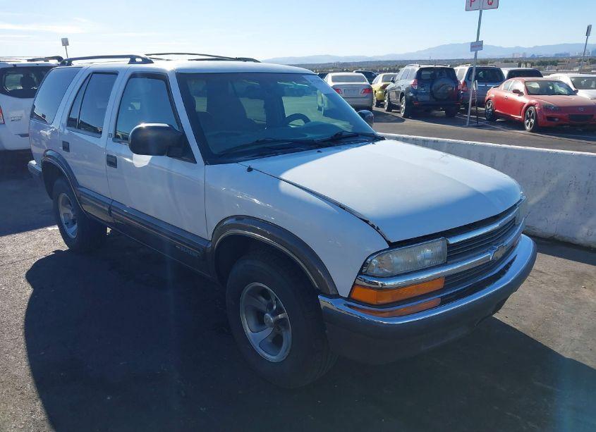 1999 Chevrolet Blazer LS (VIN 1GNCS13WXX2141225) main photo