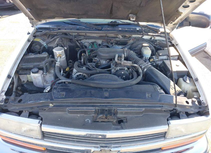 Photo 10 of 1999 Chevrolet Blazer LS (VIN 1GNCS13WXX2141225)