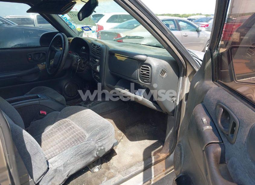 Photo 5 of 1999 Chevrolet Blazer LS (VIN 1GNCS13WXX2174984)