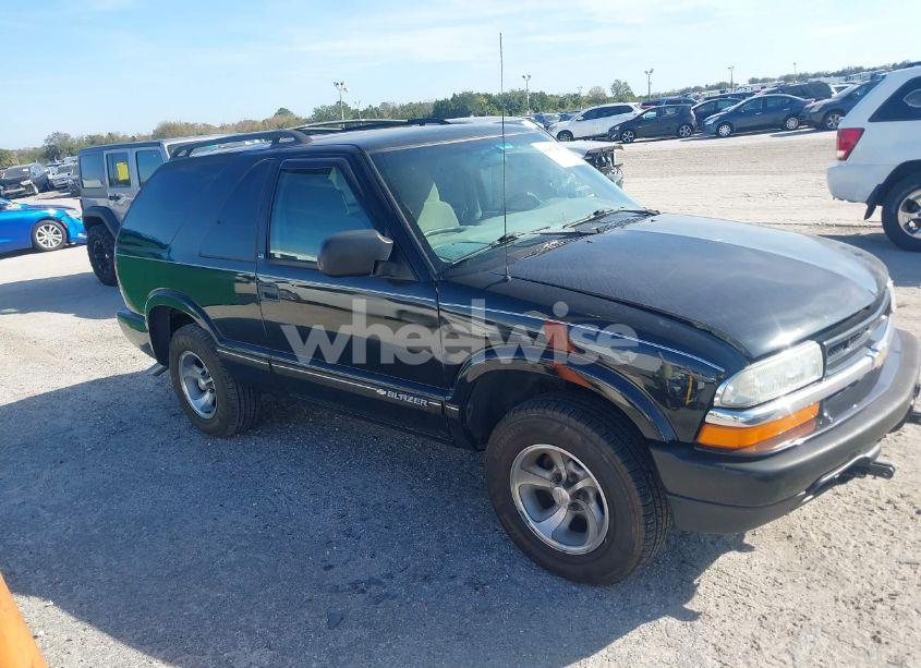 2002 Chevrolet Blazer LS (VIN 1GNCS18W12K178486) main photo