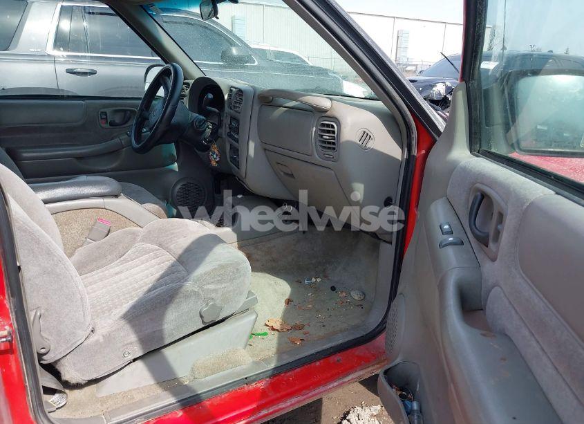 Photo 5 of 2001 Chevrolet Blazer LS (VIN 1GNCS18W21K180486)