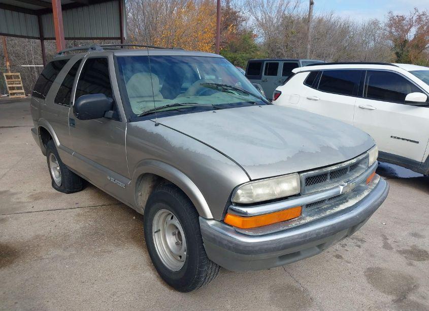 2001 Chevrolet Blazer LS (VIN 1GNCS18W41K155833) main photo