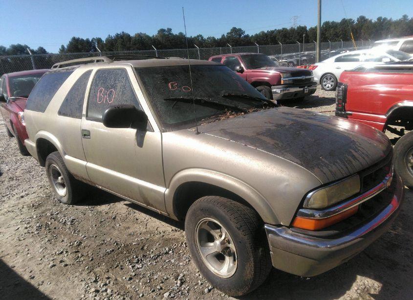 2001 Chevrolet Blazer LS (VIN 1GNCS18W41K196141) main photo