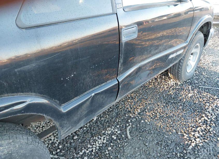 Photo 12 of 2001 Chevrolet Blazer LS (VIN 1GNCS18W51K112506)