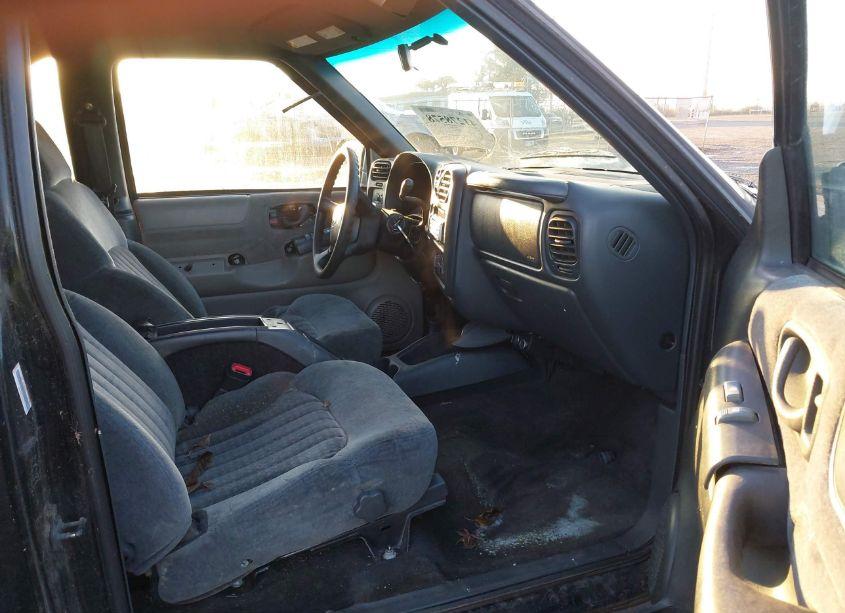 Photo 5 of 2001 Chevrolet Blazer LS (VIN 1GNCS18W51K112506)