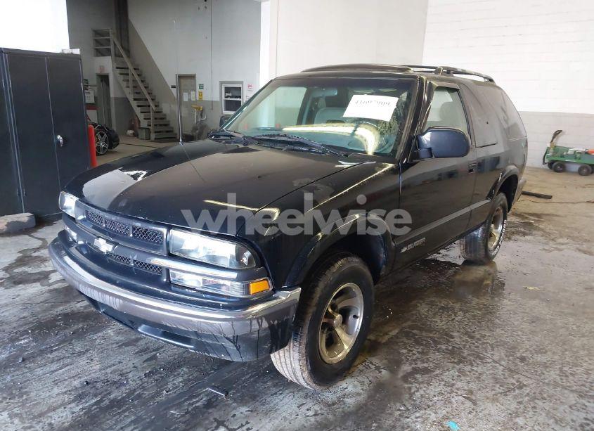 Photo 2 of 2001 Chevrolet Blazer LS (VIN 1GNCS18W51K260297)