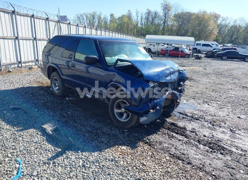 2001 Chevrolet Blazer LS (VIN 1GNCS18W51K266200) main photo