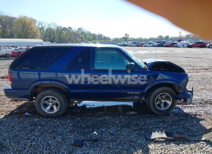 Photo 13 of 2001 Chevrolet Blazer LS (VIN 1GNCS18W51K266200)