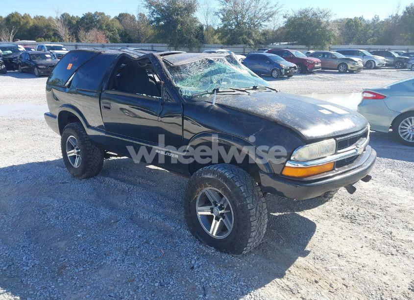 2000 Chevrolet Blazer LS (VIN 1GNCS18W5YK255241) main photo