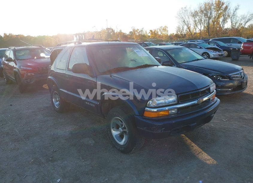 2001 Chevrolet Blazer LS (VIN 1GNCS18W61K124986) main photo
