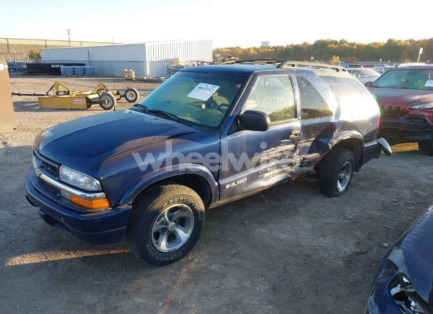 Photo 2 of 2001 Chevrolet Blazer LS (VIN 1GNCS18W61K124986)