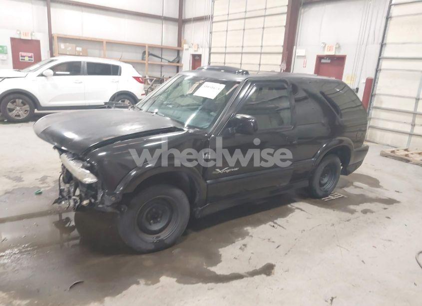 Photo 2 of 2002 Chevrolet Blazer XTREME (VIN 1GNCS18W72K182655)