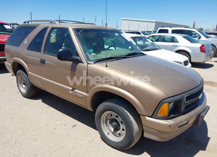 1997 Chevrolet Blazer (VIN 1GNCS18W7VK112285) main photo