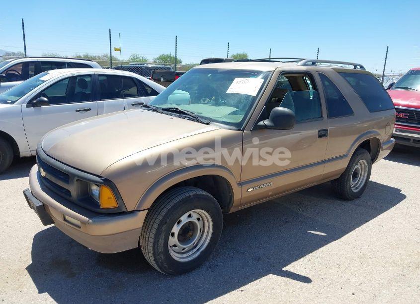 Photo 2 of 1997 Chevrolet Blazer (VIN 1GNCS18W7VK112285)