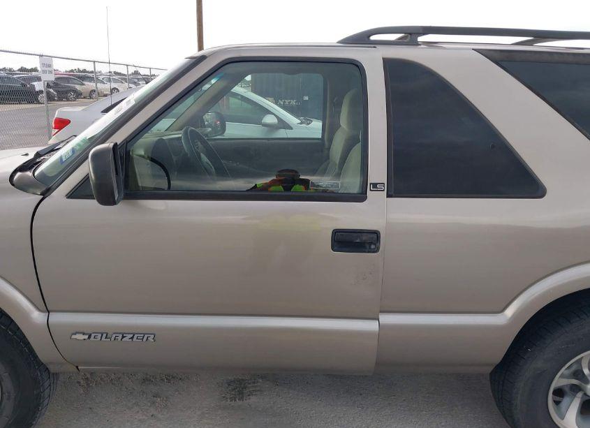 Photo 12 of 2000 Chevrolet Blazer LS (VIN 1GNCS18W9YK156194)