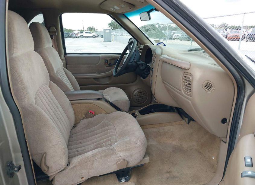 Photo 5 of 2000 Chevrolet Blazer LS (VIN 1GNCS18W9YK156194)