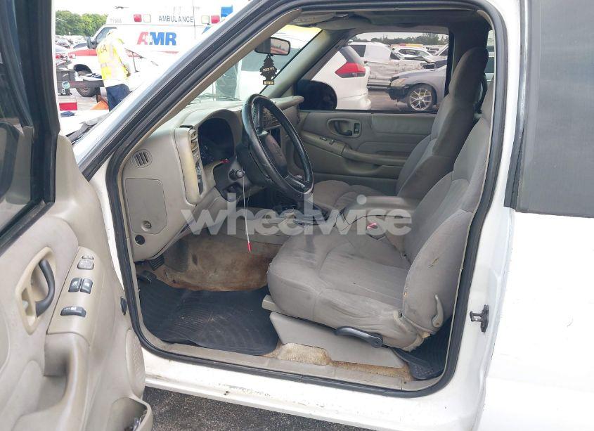 Photo 5 of 2003 Chevrolet Blazer LS (VIN 1GNCS18X33K152868)