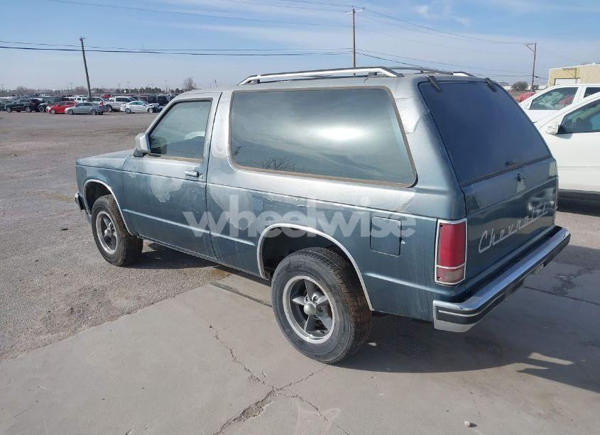 Photo 3 of 1988 Chevrolet Blazer S10 (VIN 1GNCS18ZXJ8204816)