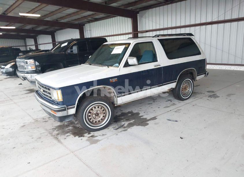 Photo 2 of 1987 Chevrolet Blazer S10 (VIN 1GNCT18R3H0152807)
