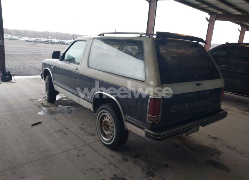 Photo 3 of 1987 Chevrolet Blazer S10 (VIN 1GNCT18R3H0152807)