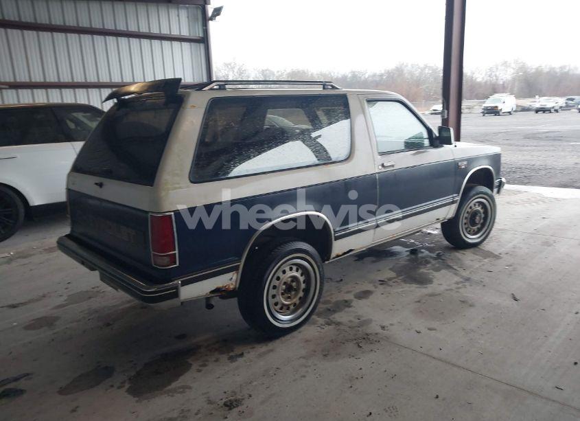 Photo 4 of 1987 Chevrolet Blazer S10 (VIN 1GNCT18R3H0152807)