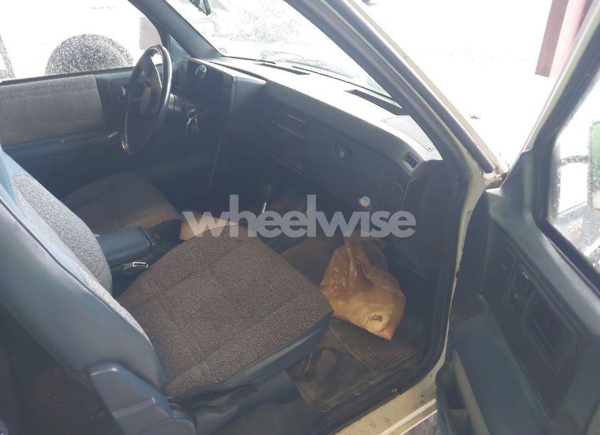 Photo 5 of 1987 Chevrolet Blazer S10 (VIN 1GNCT18R3H0152807)