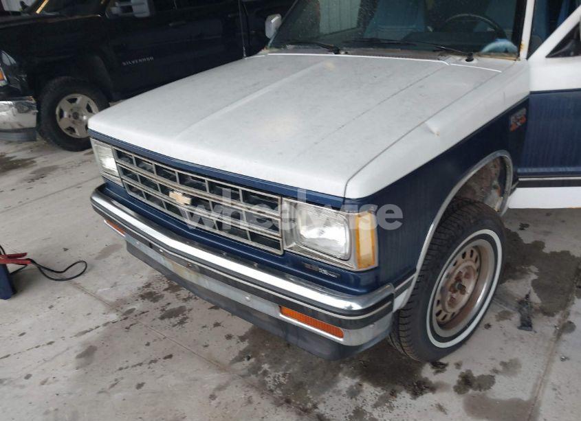 Photo 6 of 1987 Chevrolet Blazer S10 (VIN 1GNCT18R3H0152807)