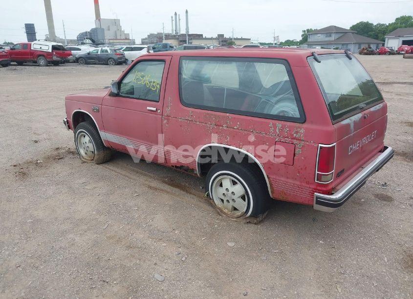 Photo 3 of 1988 Chevrolet Blazer S10 (VIN 1GNCT18R4J0101533)
