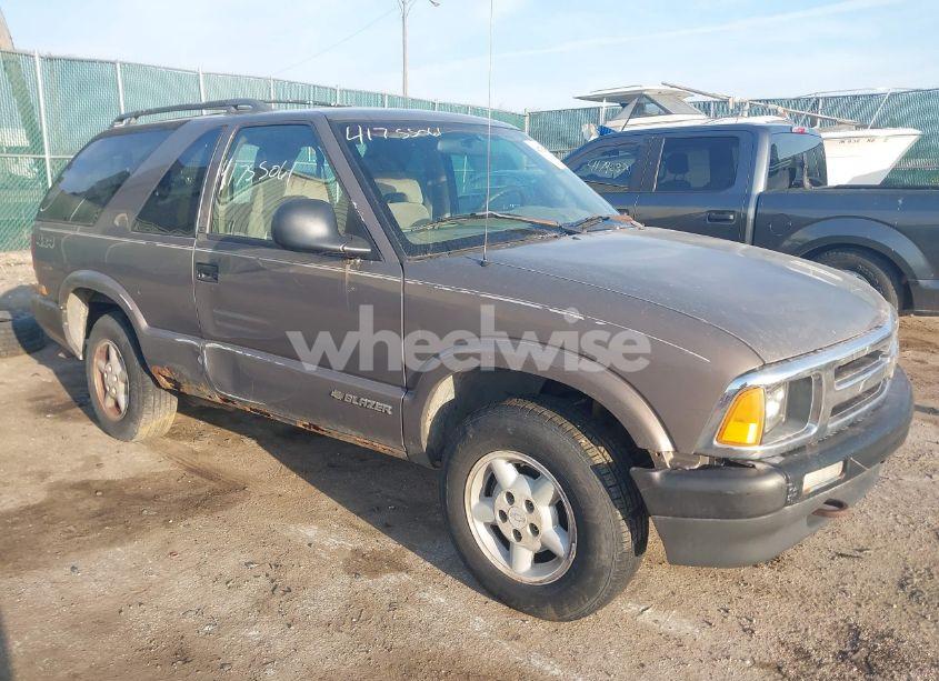 1997 Chevrolet Blazer LS (VIN 1GNCT18W0VK146355) main photo