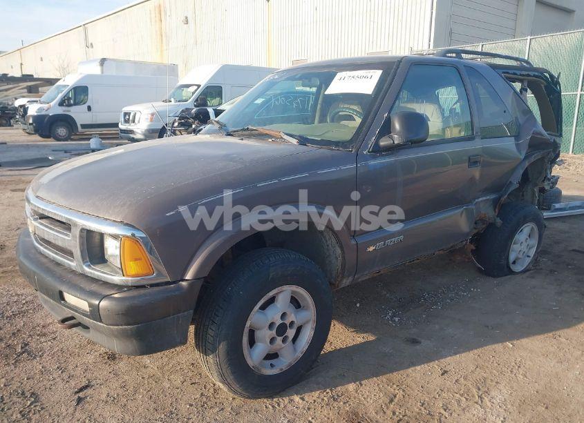 Photo 2 of 1997 Chevrolet Blazer LS (VIN 1GNCT18W0VK146355)