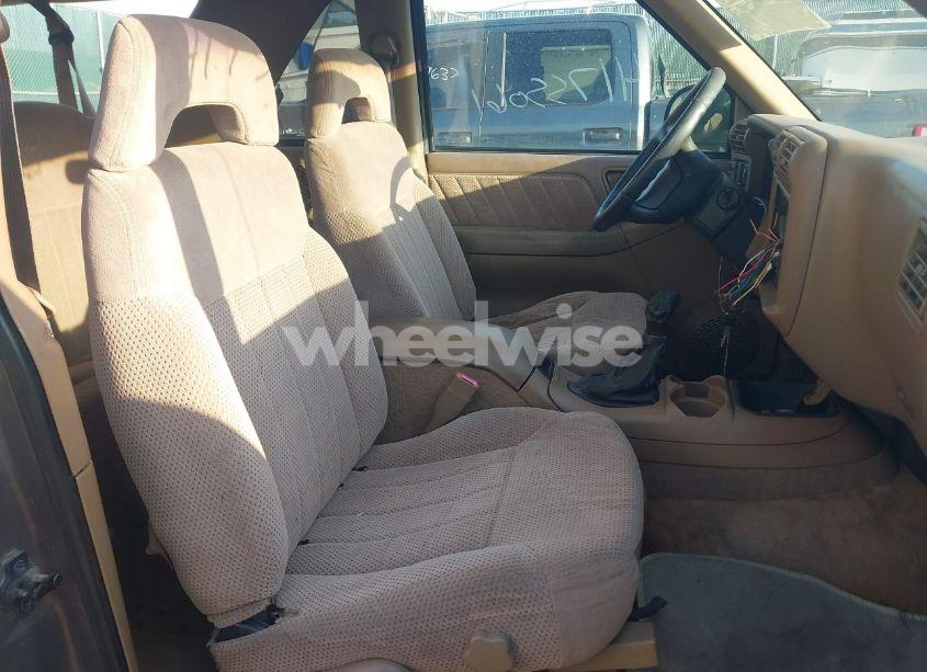 Photo 5 of 1997 Chevrolet Blazer LS (VIN 1GNCT18W0VK146355)