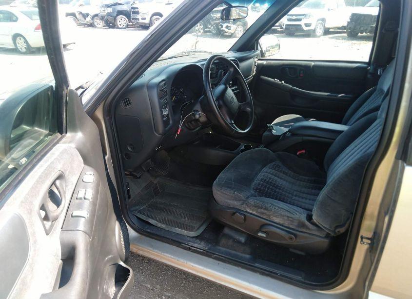 Photo 5 of 2001 Chevrolet Blazer LS (VIN 1GNCT18W11K122138)