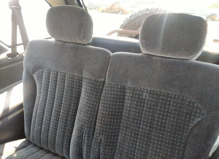 Photo 8 of 2001 Chevrolet Blazer LS (VIN 1GNCT18W11K122138)