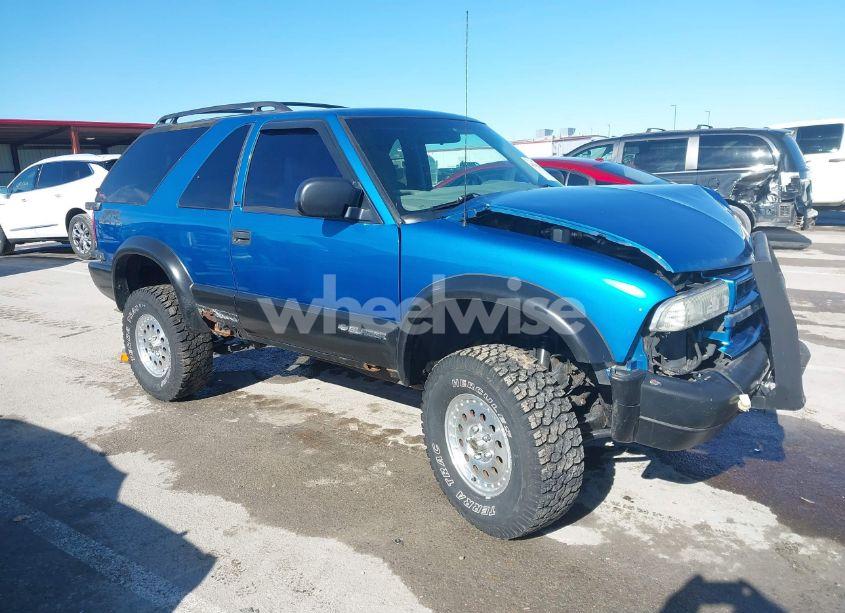 2000 Chevrolet Blazer LS (VIN 1GNCT18W1YK188988) main photo