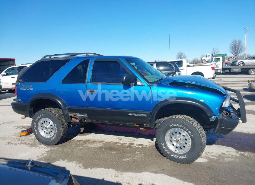 Photo 13 of 2000 Chevrolet Blazer LS (VIN 1GNCT18W1YK188988)