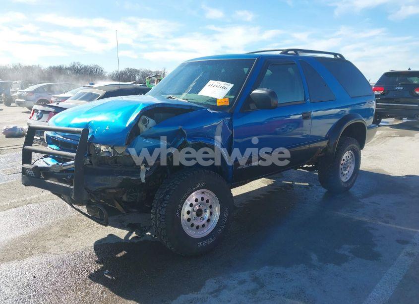 Photo 2 of 2000 Chevrolet Blazer LS (VIN 1GNCT18W1YK188988)